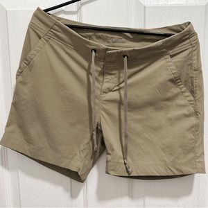 Columbia Water Repellant Woman Shorts. Barely worn; like new. (Size 4)